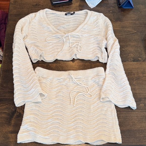 Nasty Gal Cream Knit Set with Wavy Pattern - Picture 2 of 4